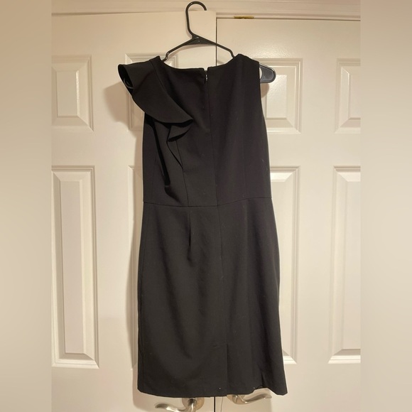 Elegant Black Sleeveless Sheath Dress with Ruffle Detail – Size 8 Calvin Klein - Picture 6 of 7